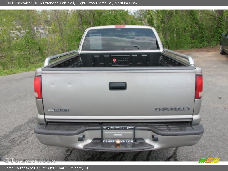 Light Pewter Metallic / Medium Gray 2001 Chevrolet S10 LS Extended Cab 4x4