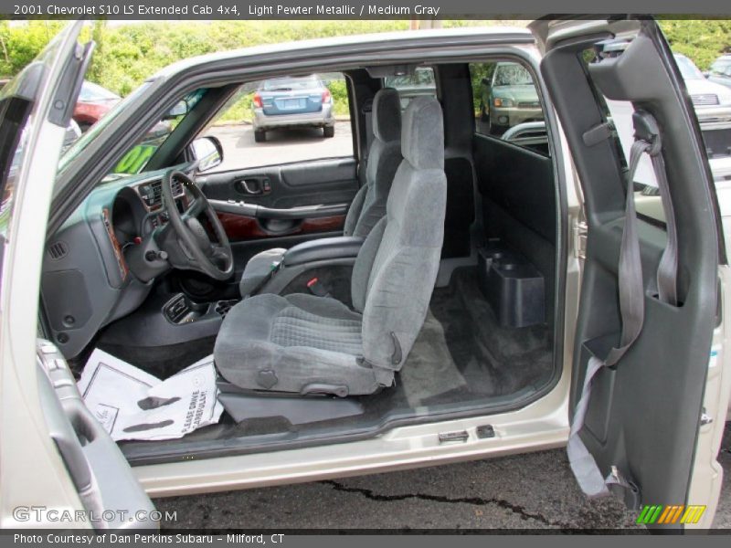 Light Pewter Metallic / Medium Gray 2001 Chevrolet S10 LS Extended Cab 4x4