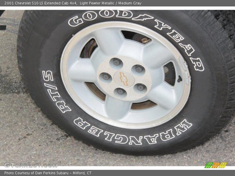 Light Pewter Metallic / Medium Gray 2001 Chevrolet S10 LS Extended Cab 4x4