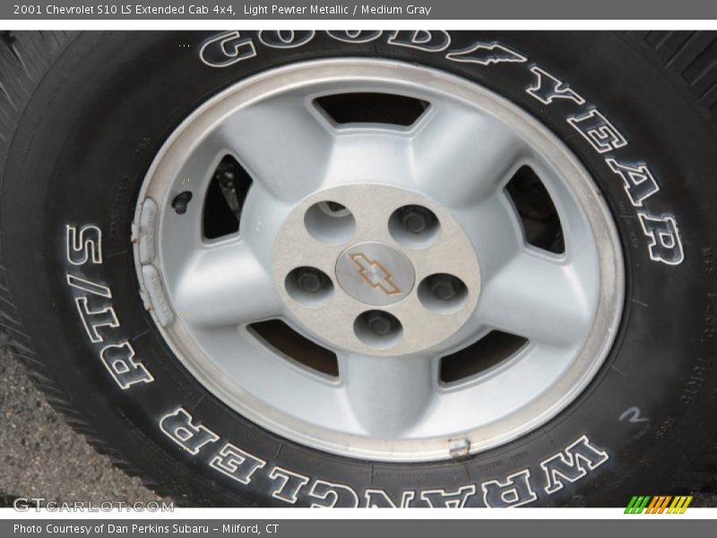 Light Pewter Metallic / Medium Gray 2001 Chevrolet S10 LS Extended Cab 4x4