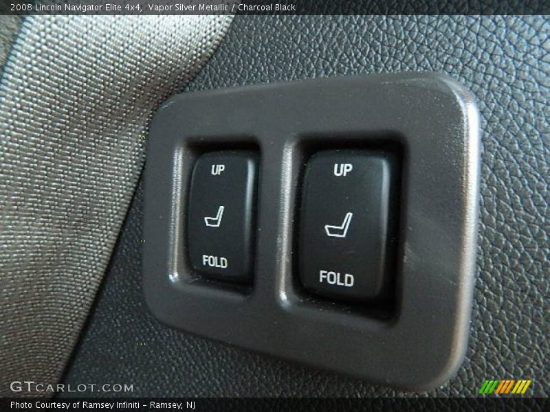 Vapor Silver Metallic / Charcoal Black 2008 Lincoln Navigator Elite 4x4