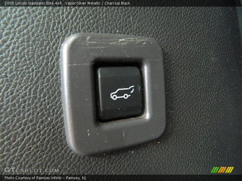Vapor Silver Metallic / Charcoal Black 2008 Lincoln Navigator Elite 4x4