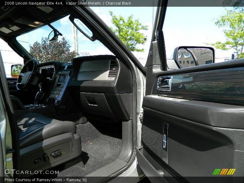 Vapor Silver Metallic / Charcoal Black 2008 Lincoln Navigator Elite 4x4
