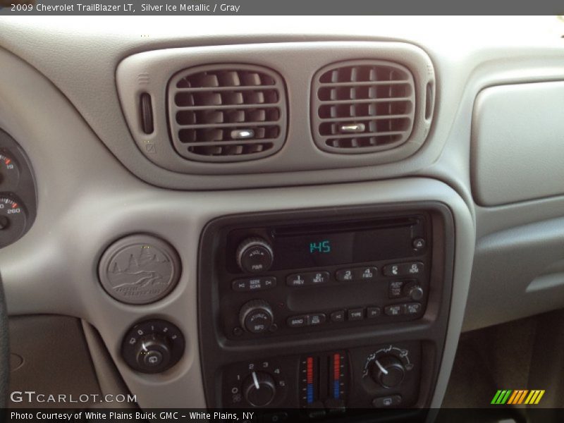 Silver Ice Metallic / Gray 2009 Chevrolet TrailBlazer LT