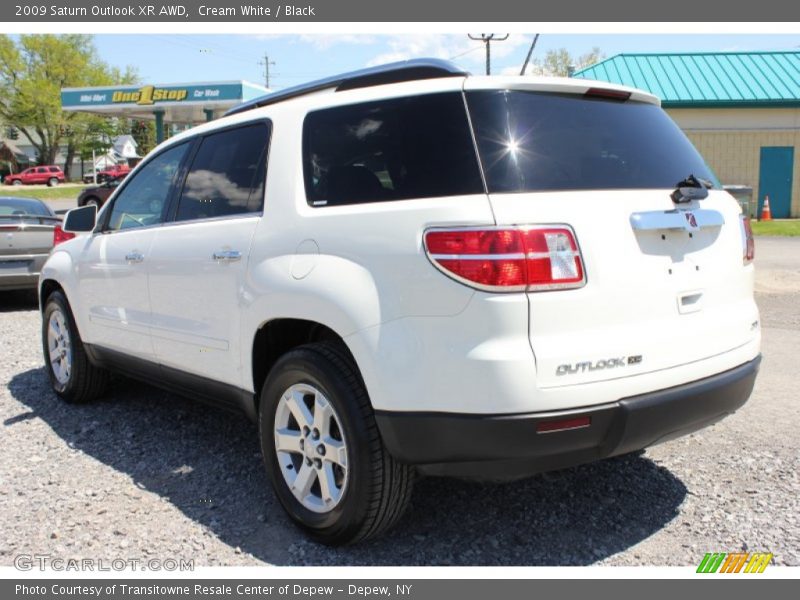 Cream White / Black 2009 Saturn Outlook XR AWD