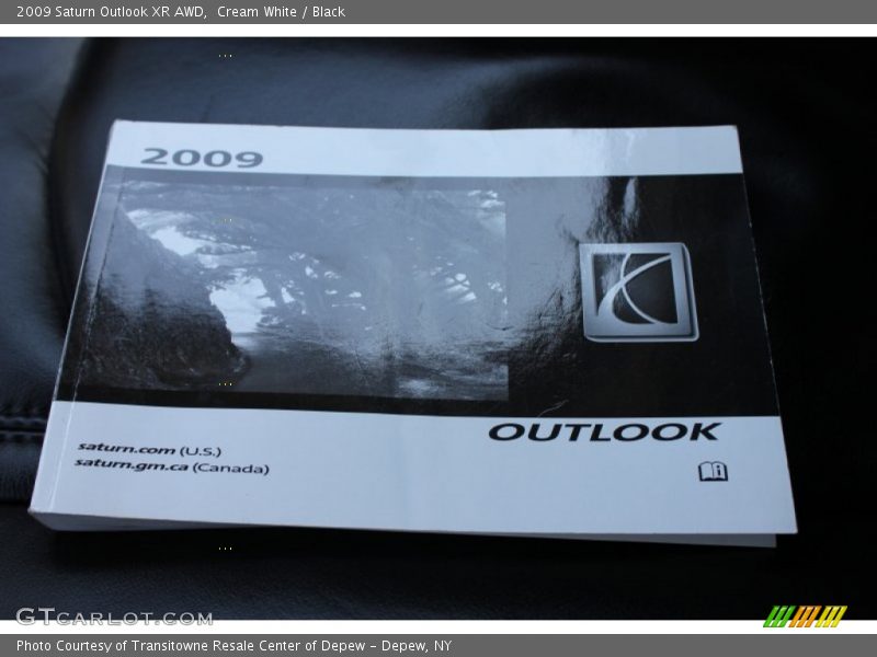 Cream White / Black 2009 Saturn Outlook XR AWD