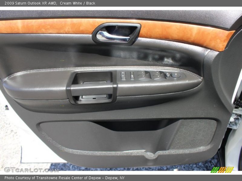 Cream White / Black 2009 Saturn Outlook XR AWD