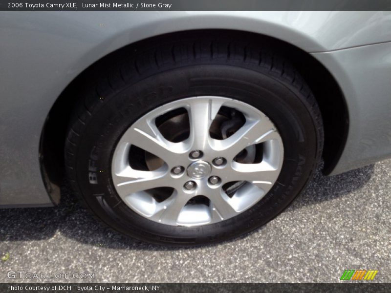 Lunar Mist Metallic / Stone Gray 2006 Toyota Camry XLE