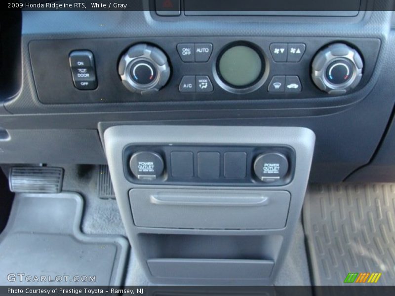 White / Gray 2009 Honda Ridgeline RTS