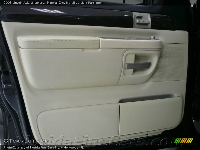 Mineral Grey Metallic / Light Parchment 2003 Lincoln Aviator Luxury