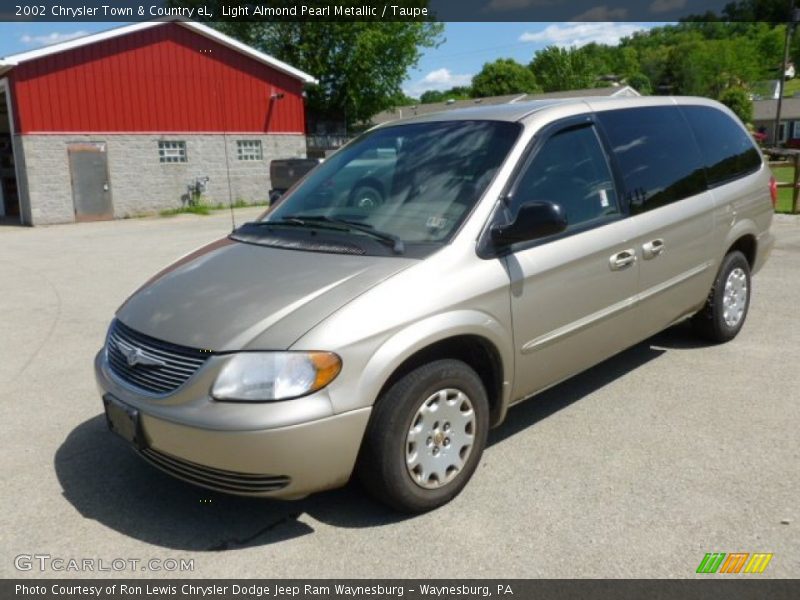 Light Almond Pearl Metallic / Taupe 2002 Chrysler Town & Country eL