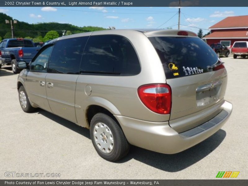 Light Almond Pearl Metallic / Taupe 2002 Chrysler Town & Country eL