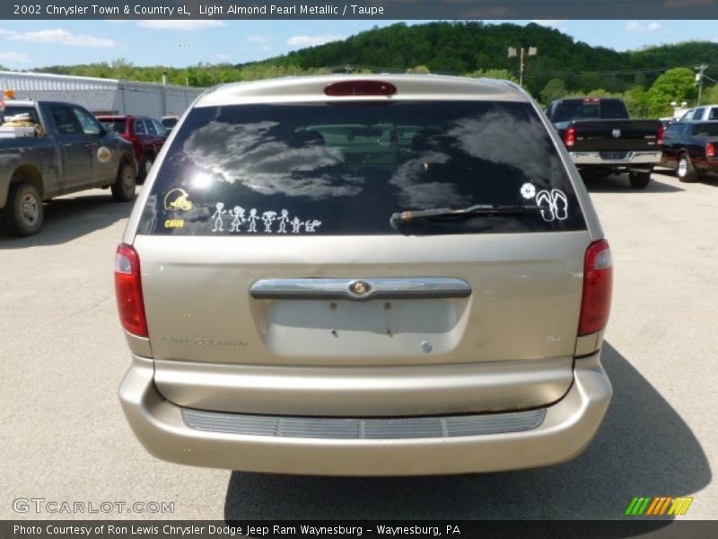 Light Almond Pearl Metallic / Taupe 2002 Chrysler Town & Country eL