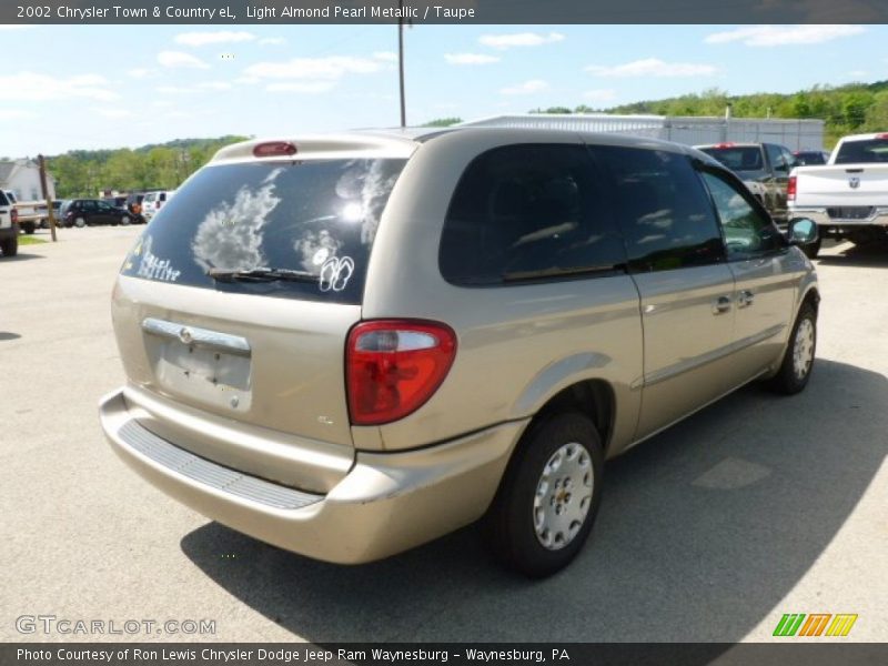 Light Almond Pearl Metallic / Taupe 2002 Chrysler Town & Country eL