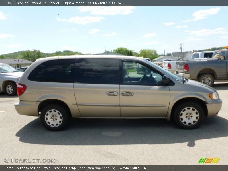 Light Almond Pearl Metallic / Taupe 2002 Chrysler Town & Country eL