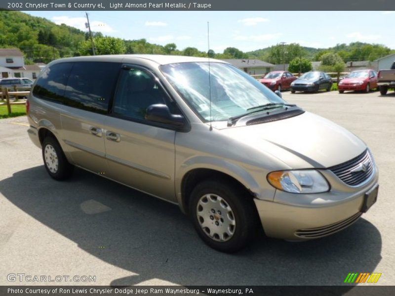 Light Almond Pearl Metallic / Taupe 2002 Chrysler Town & Country eL