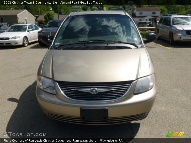 Light Almond Pearl Metallic / Taupe 2002 Chrysler Town & Country eL