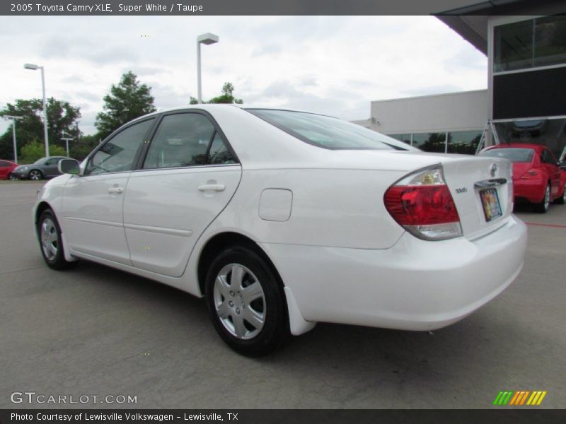 Super White / Taupe 2005 Toyota Camry XLE