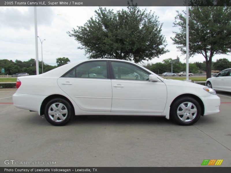 Super White / Taupe 2005 Toyota Camry XLE