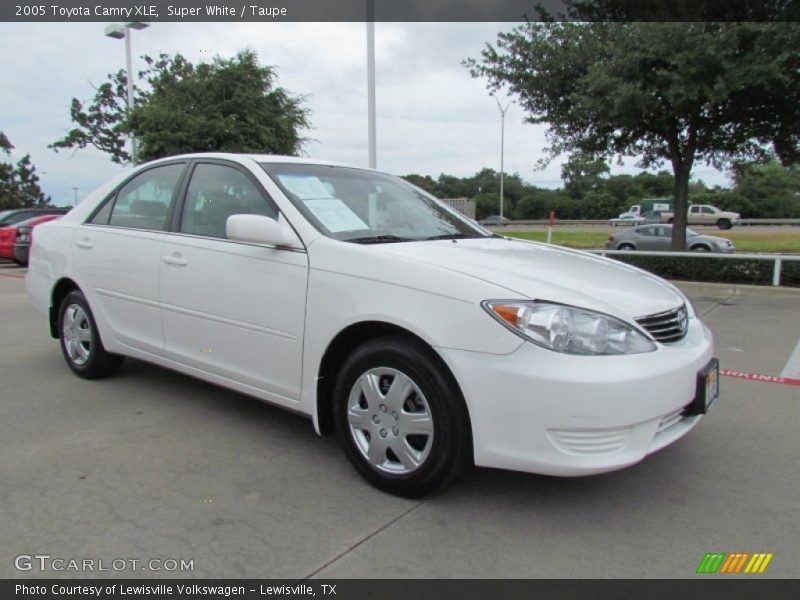 Super White / Taupe 2005 Toyota Camry XLE