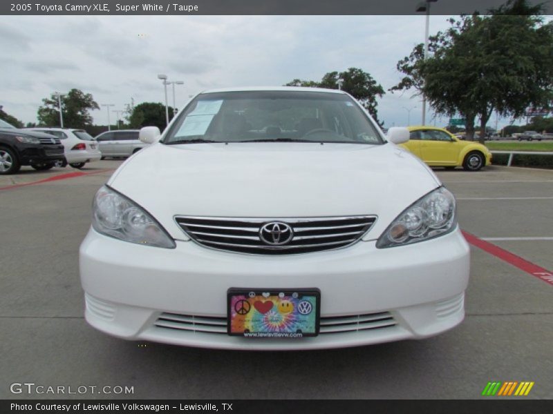 Super White / Taupe 2005 Toyota Camry XLE