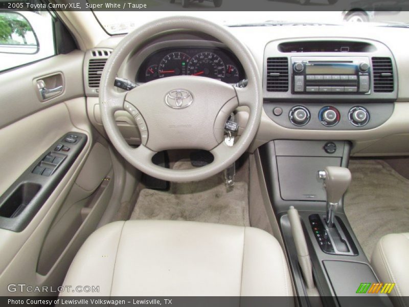 Super White / Taupe 2005 Toyota Camry XLE
