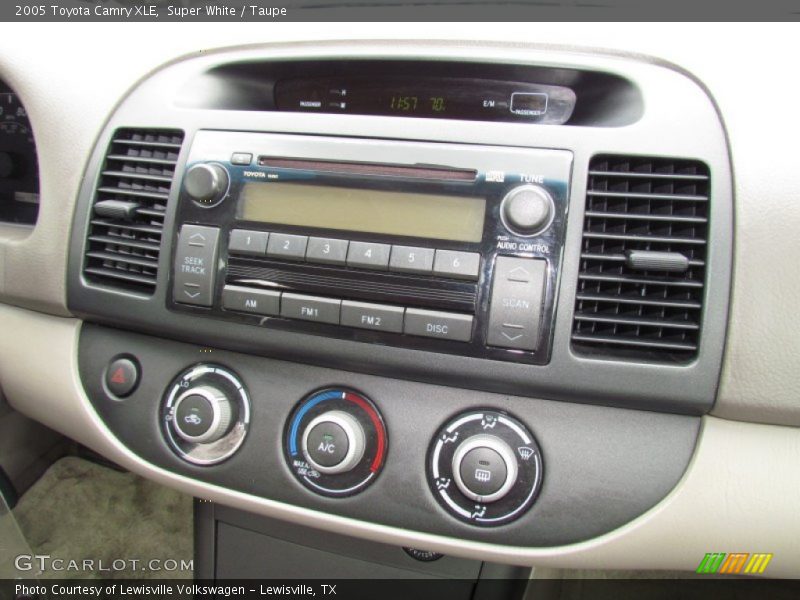 Super White / Taupe 2005 Toyota Camry XLE
