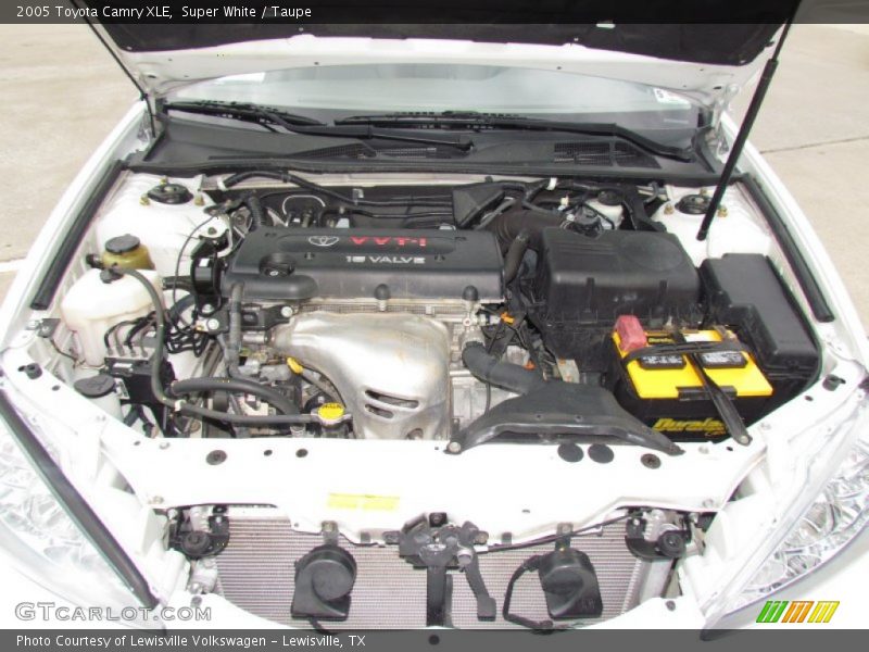 Super White / Taupe 2005 Toyota Camry XLE