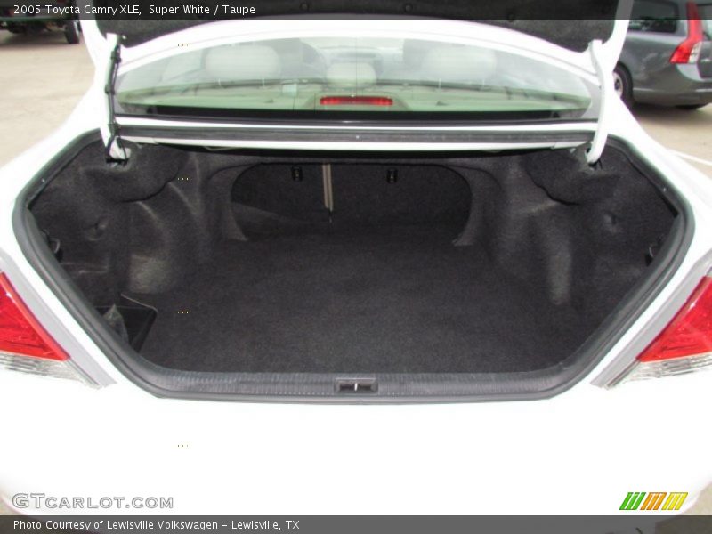 Super White / Taupe 2005 Toyota Camry XLE