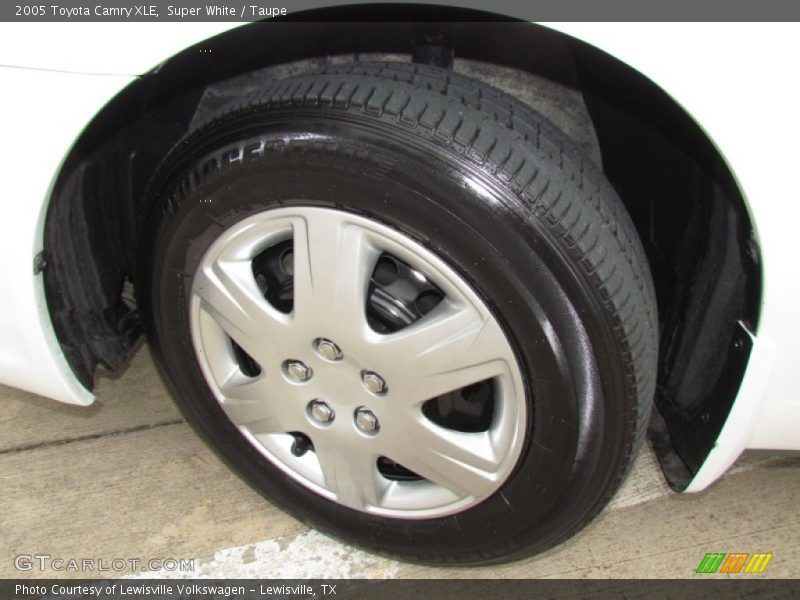 Super White / Taupe 2005 Toyota Camry XLE