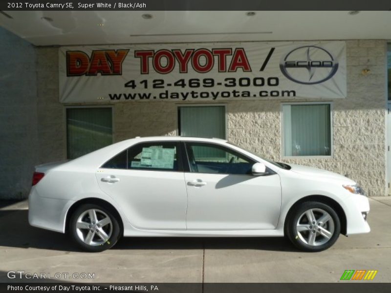 Super White / Black/Ash 2012 Toyota Camry SE