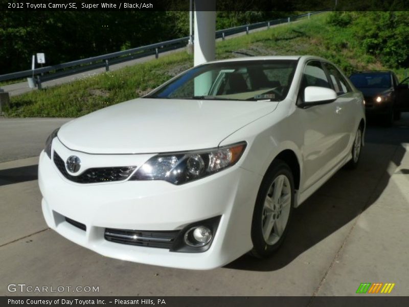 Super White / Black/Ash 2012 Toyota Camry SE