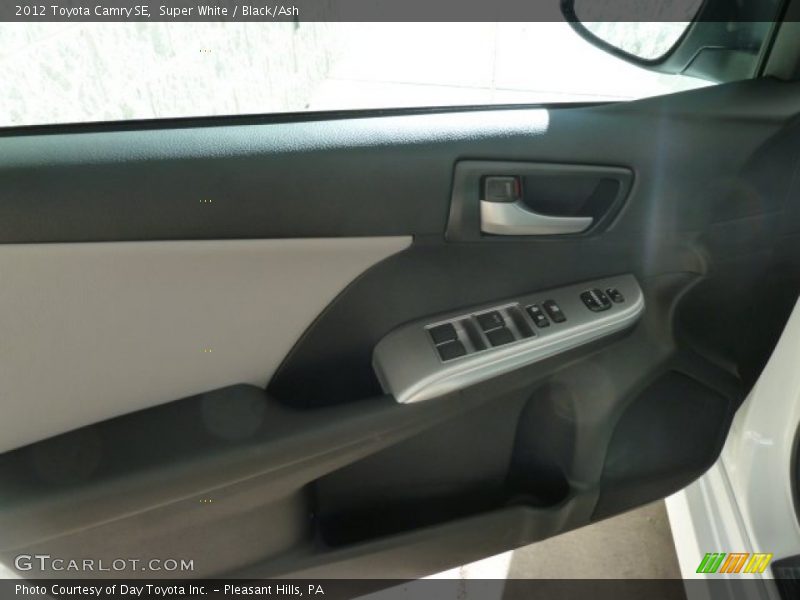 Super White / Black/Ash 2012 Toyota Camry SE