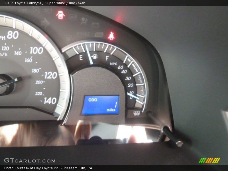 Super White / Black/Ash 2012 Toyota Camry SE