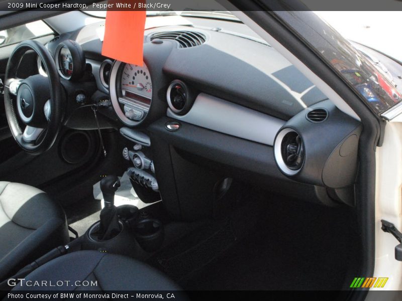 Pepper White / Black/Grey 2009 Mini Cooper Hardtop