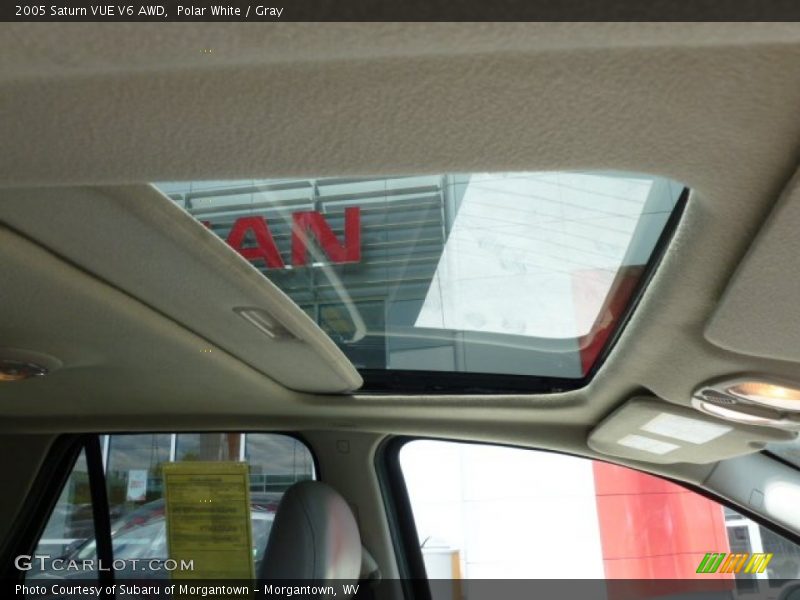 Polar White / Gray 2005 Saturn VUE V6 AWD