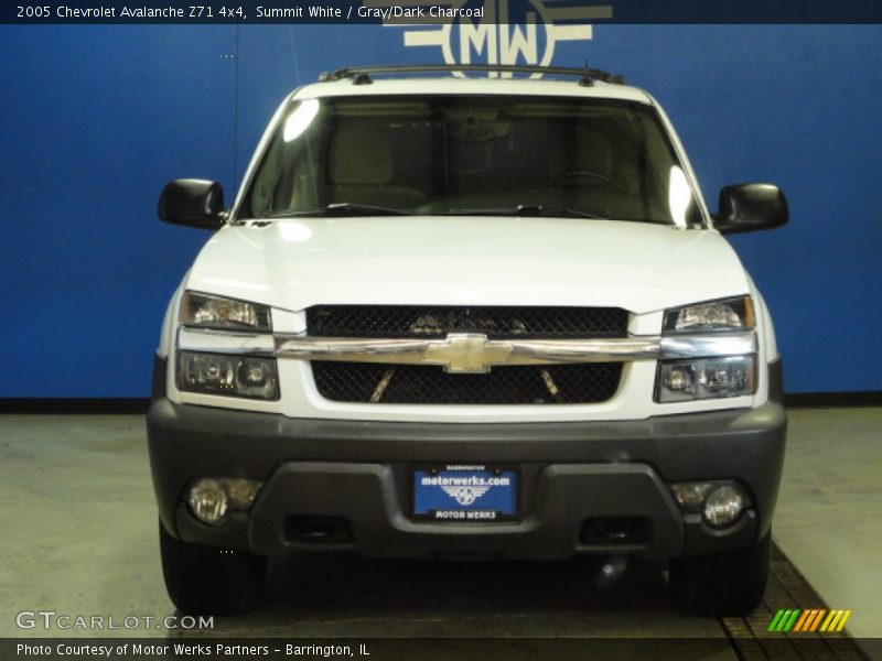 Summit White / Gray/Dark Charcoal 2005 Chevrolet Avalanche Z71 4x4