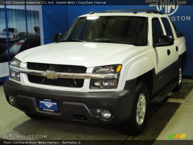 Summit White / Gray/Dark Charcoal 2005 Chevrolet Avalanche Z71 4x4