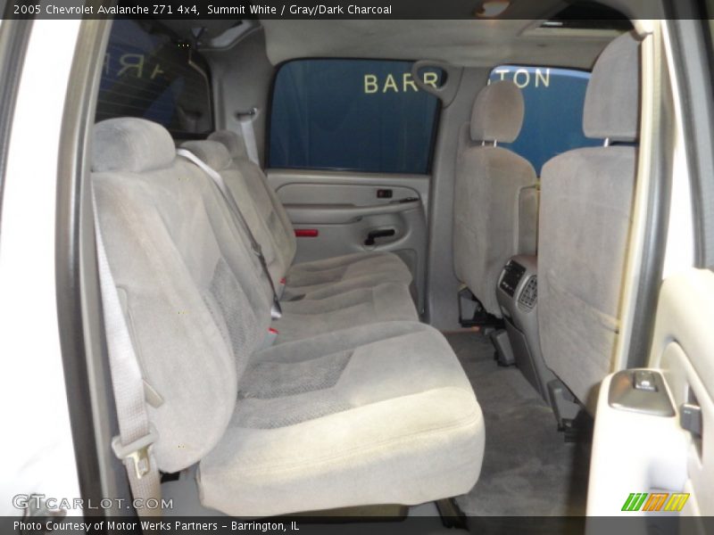 Summit White / Gray/Dark Charcoal 2005 Chevrolet Avalanche Z71 4x4