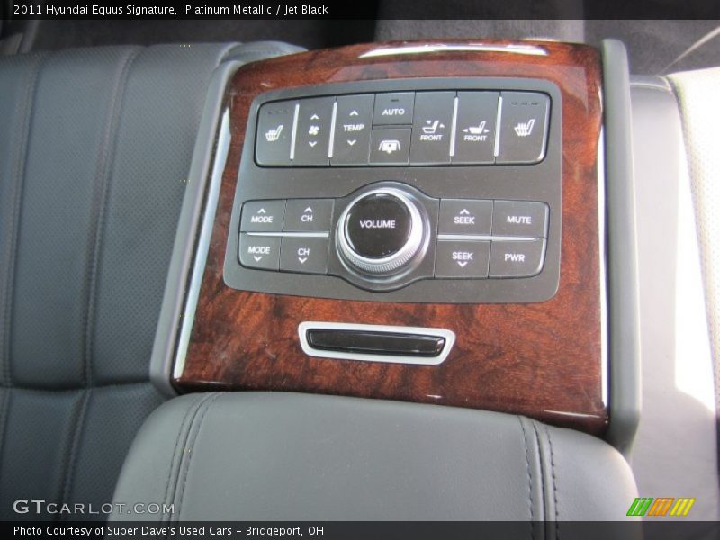 Platinum Metallic / Jet Black 2011 Hyundai Equus Signature