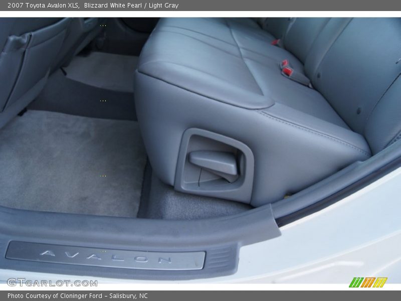 Blizzard White Pearl / Light Gray 2007 Toyota Avalon XLS