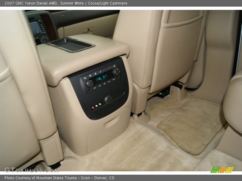 Summit White / Cocoa/Light Cashmere 2007 GMC Yukon Denali AWD
