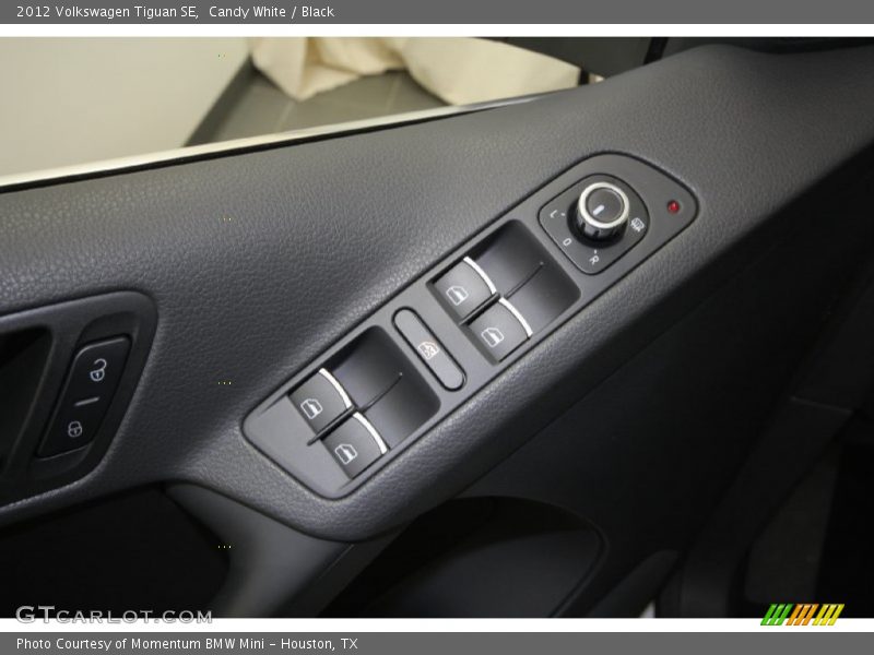 Candy White / Black 2012 Volkswagen Tiguan SE