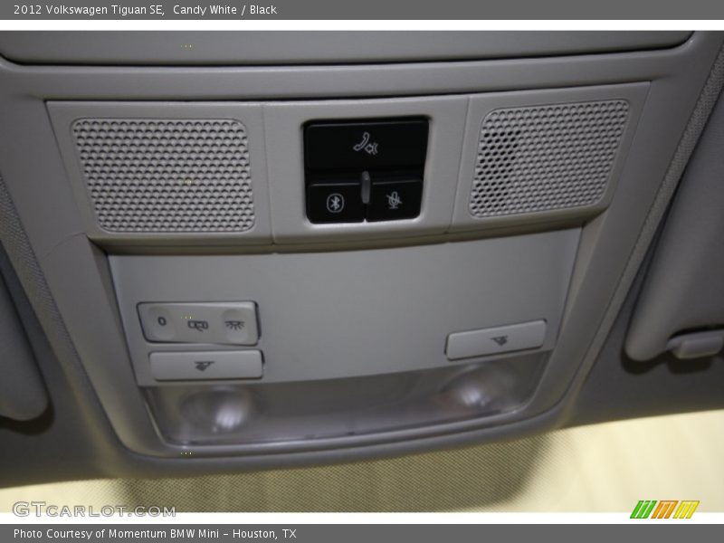 Candy White / Black 2012 Volkswagen Tiguan SE