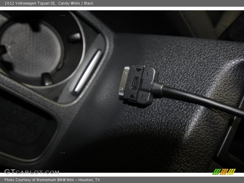 Candy White / Black 2012 Volkswagen Tiguan SE