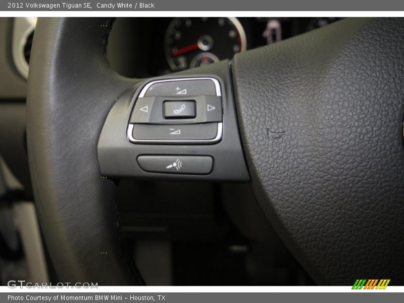 Candy White / Black 2012 Volkswagen Tiguan SE