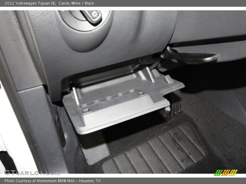 Candy White / Black 2012 Volkswagen Tiguan SE