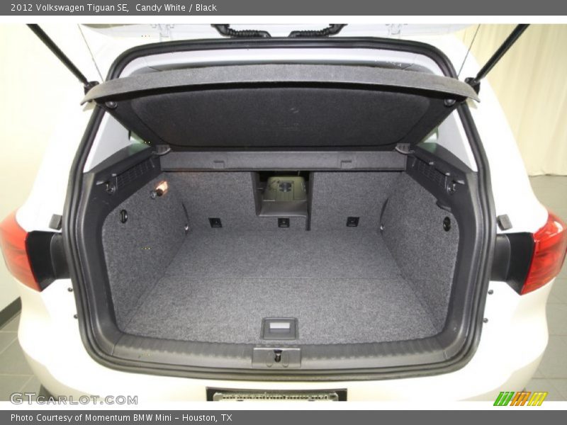Candy White / Black 2012 Volkswagen Tiguan SE