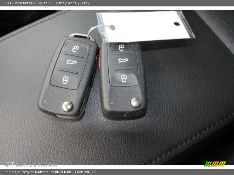 Candy White / Black 2012 Volkswagen Tiguan SE