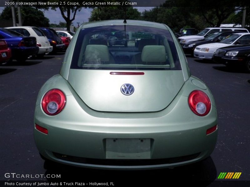 Gecko Green Metallic / Cream 2006 Volkswagen New Beetle 2.5 Coupe